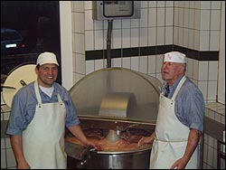 Robert Bayerkuhnlein & Rudolf Höring bei der Arbeit. 